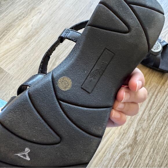 Strictly Comfort Black Leather Strappy Sandals Women 7.5 Low Wedge Shoes Comfort - Picture 6 of 8